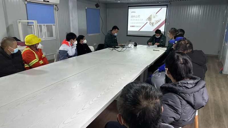 确认资格后，接下来就是准备报名材料。以下是一份2025年成人高考报名材料清单：